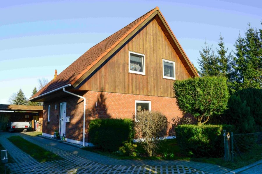 Gemütliches Einfamilienhaus in grüner Umgebung. Nur wenige Autominuten von Rostock entfernt., 18059 Ziesendorf / Buchholz, Einfamilienhaus