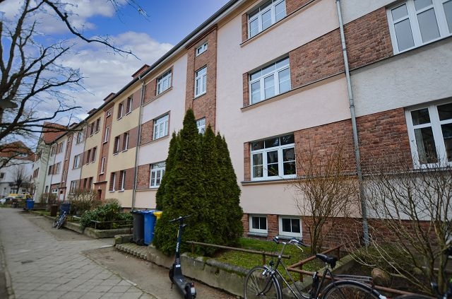 Kapitalanlage – Geräumige 2-Zimmer-Wohnung  mit Balkon – Immobilienliebling.de, 18057 Rostock / Hansaviertel, Etagenwohnung